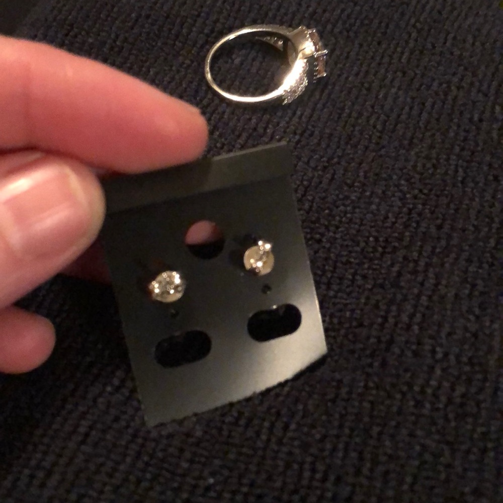 Cushion cut pink ring and earrings - Picture 5 of 5